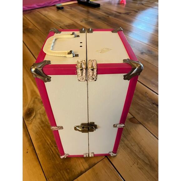 Vintage Jem & The Rockers Wood Doll Storage Case Holder Pink White W/ Handle - Picture 2 of 9